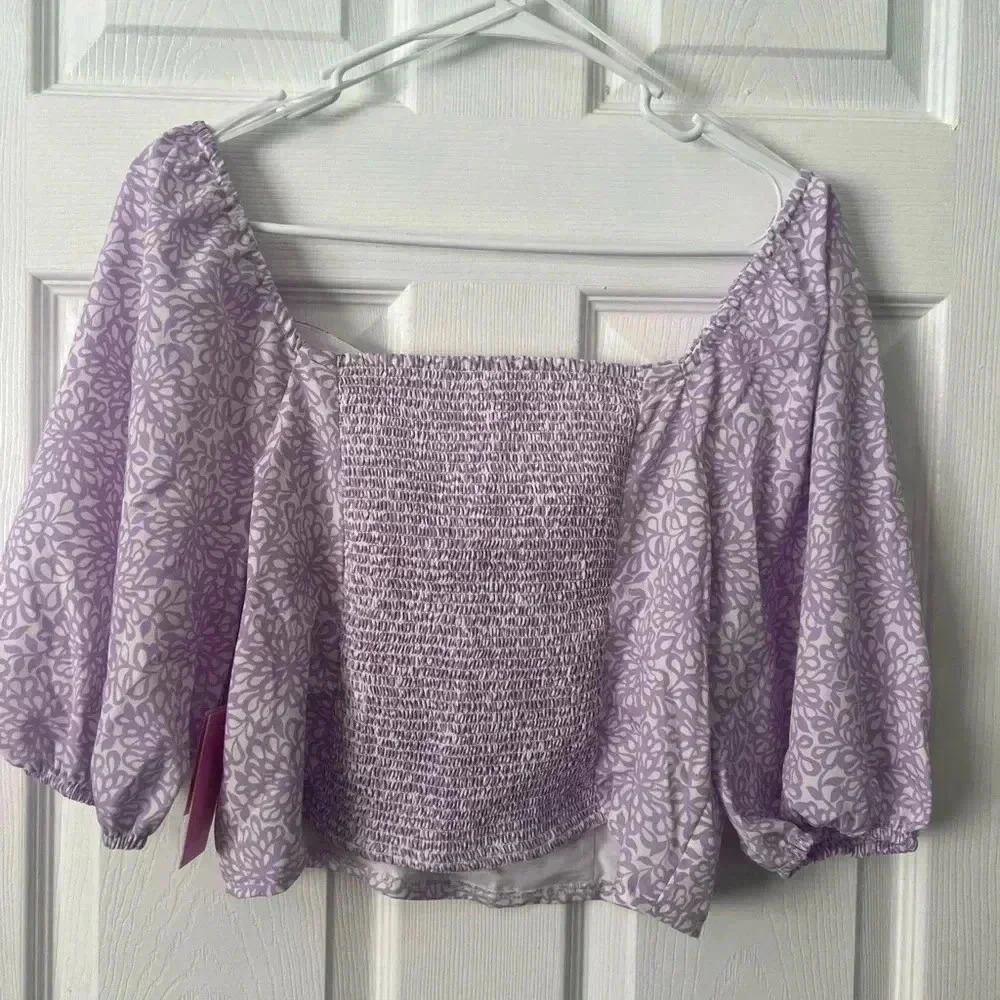 Riley & Rae Square Neck Smocked Top. NWT. Size Small - Picture 5 of 5